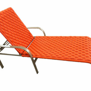 Espreguiçadeira Lika elaborado com tricô náutico e estrutura de alumínio.